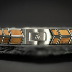 Silbernes Pfeilarmband aus Wurzelholz