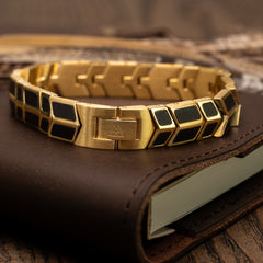 Pfeilarmband aus Ebenholzgold