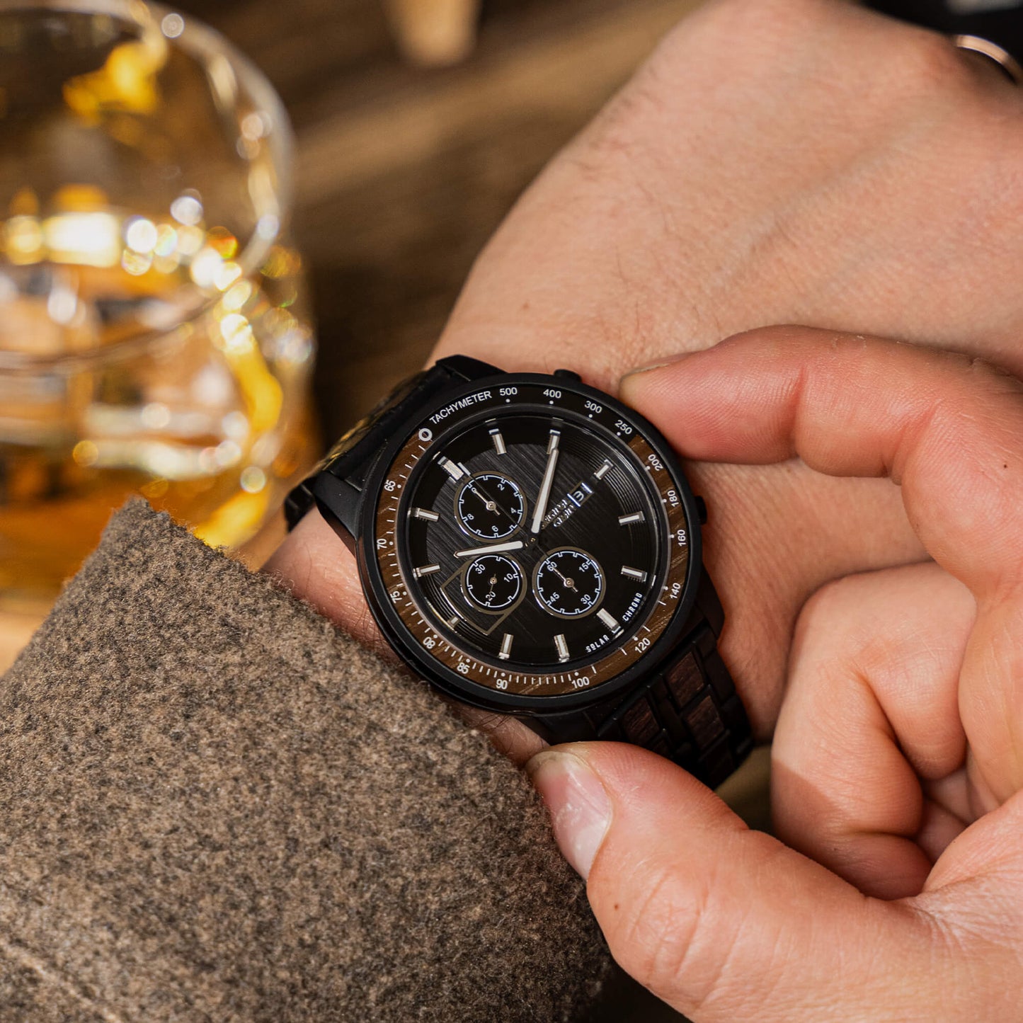 Fût de whisky carbonisé chrono solaire 45mm