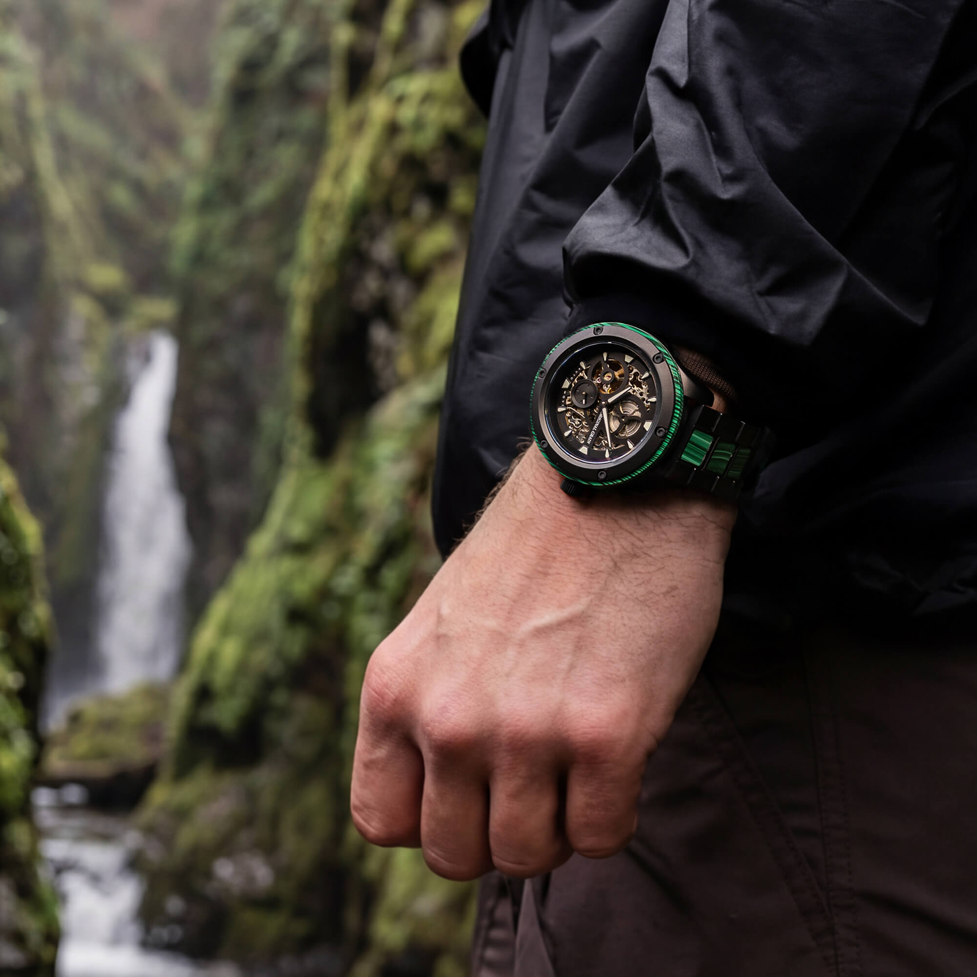 マジックストーンset オーク Malachite Rugged Black Automatic 44mm – Original Grain
