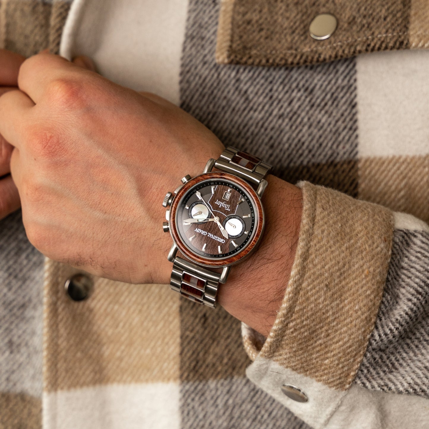 Taylor Gitarren Urban Iron Bark Chrono 44 mm
