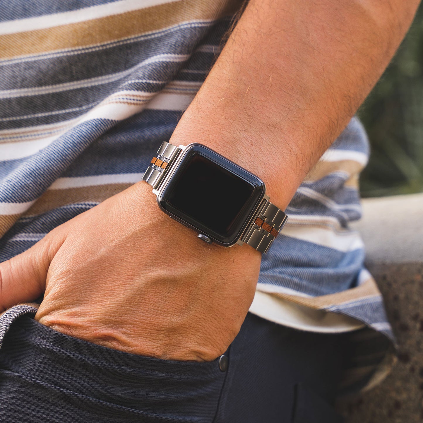 Correa minimalista para Apple Watch de acero inoxidable color castaño