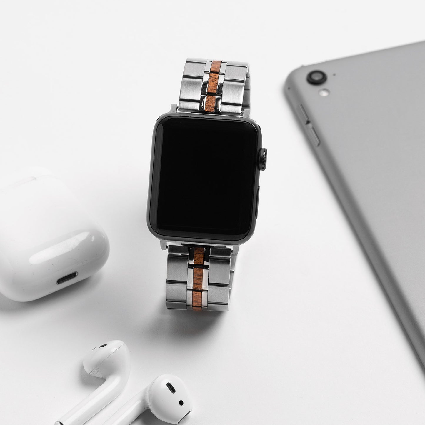 Minimales Apple-Watch-Armband aus kastanienbraunem Edelstahl