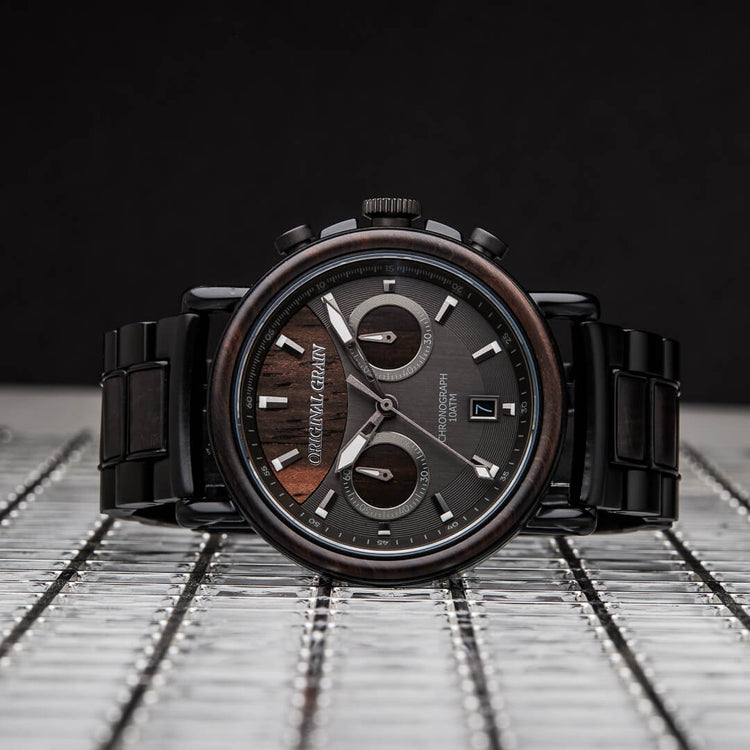 Montre Blackwood Chrono 44 mm par Original Grain sur le côté